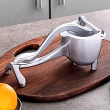 Load image into Gallery viewer, MANUAL FRUIT JUICER